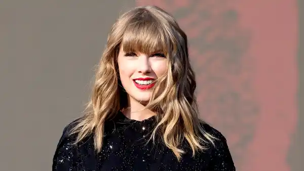 taylor-swift-holiday-movie-promo