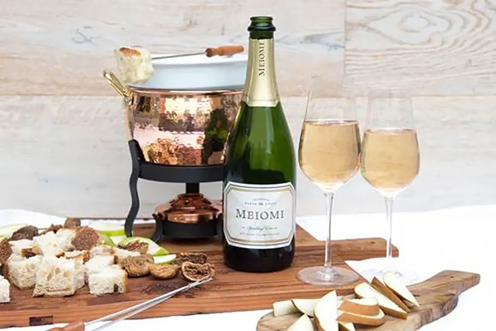 Ali Larter Shares Holiday Recipe for Fa La La Fondue, Which Pairs Perfectly With Wine