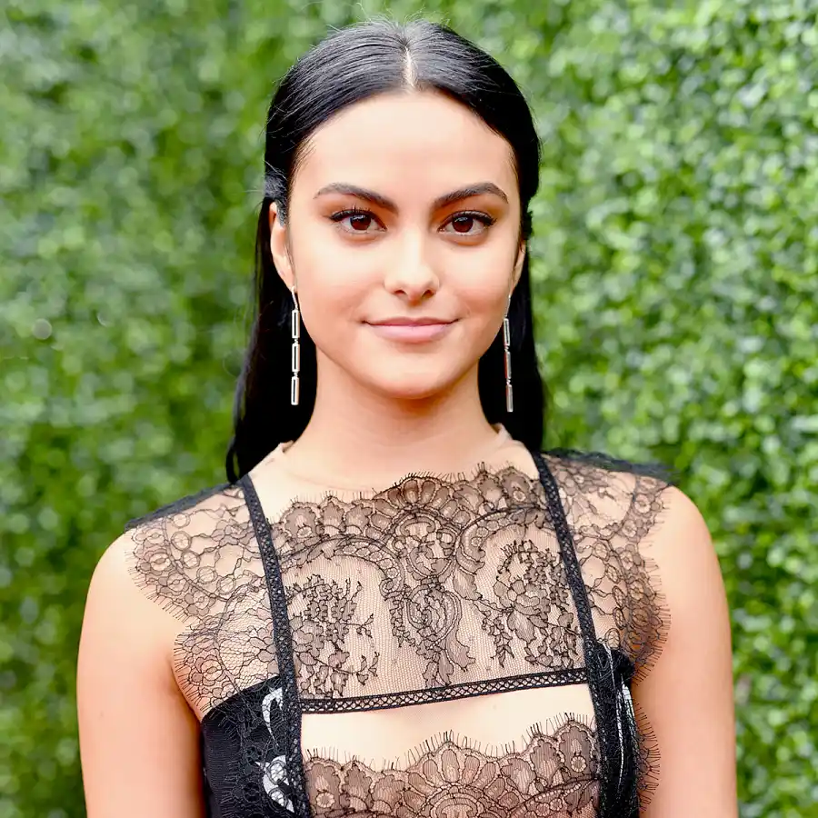 Camila-Mendes-selena-quintanilla