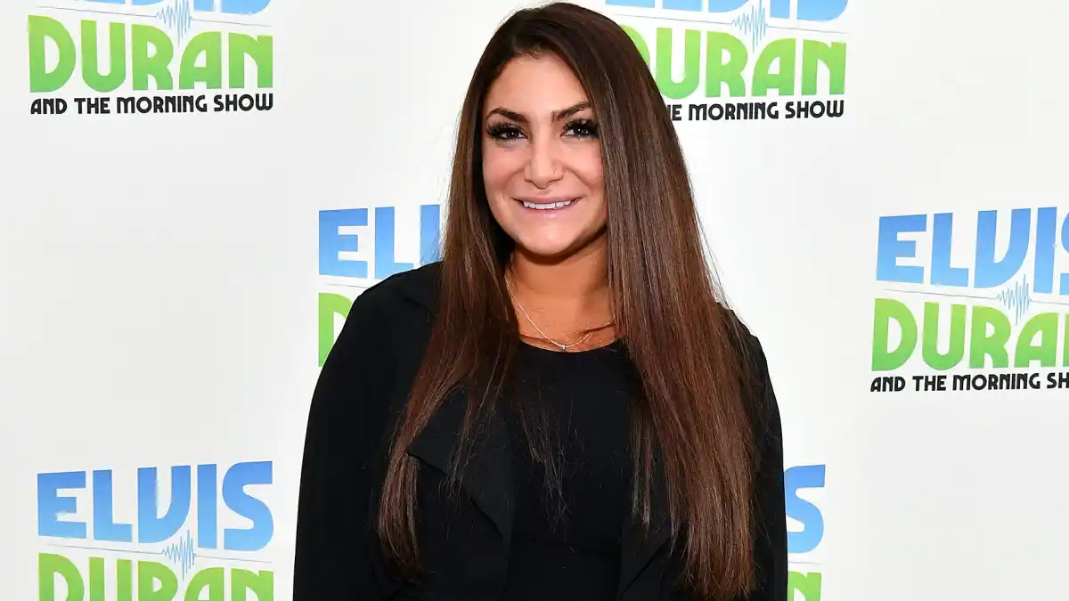 Deena Cortese Shares Huge Baby Bump Pic: Big as a Volleyball