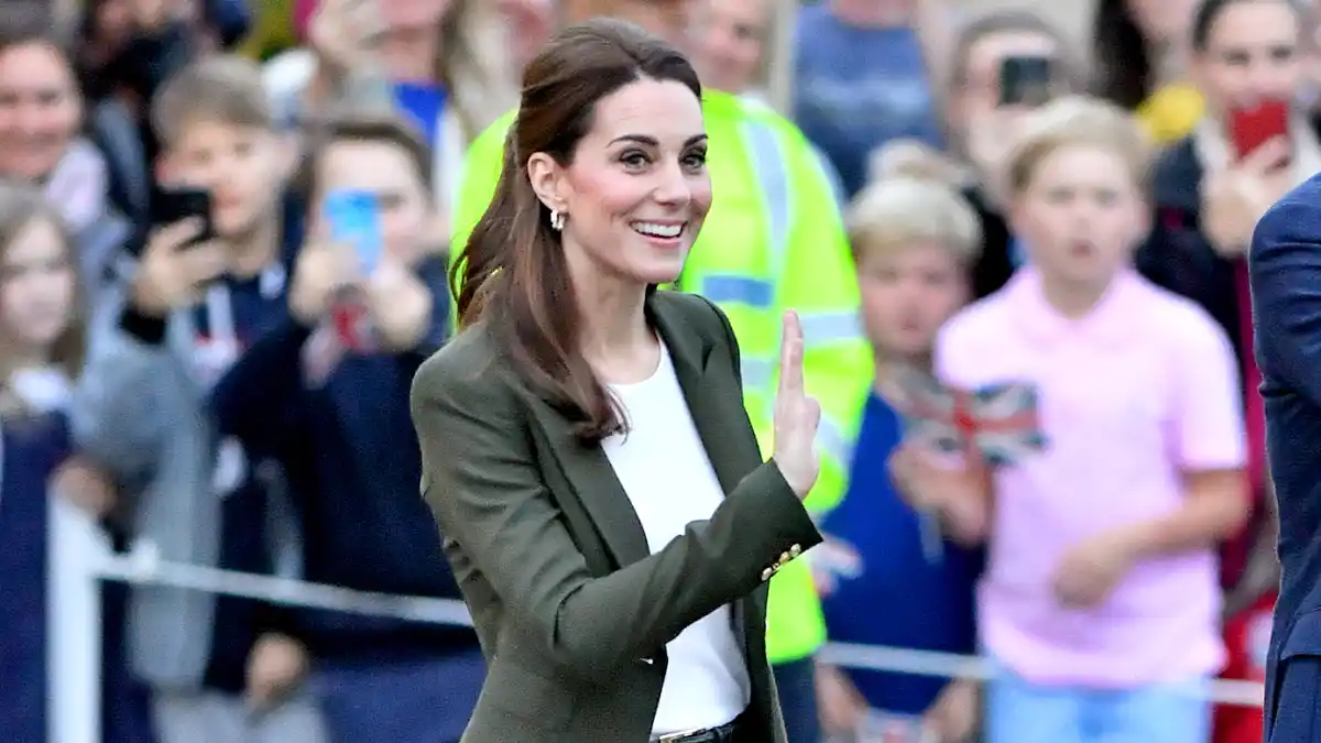 Duchess-Kate-Drives-Herself-to-Buckingham-Palace