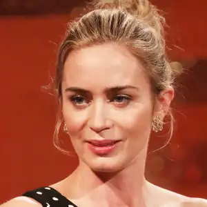 Whoa, Emily Blunt! Mary Poppins’ Shoulders Are Poppin’