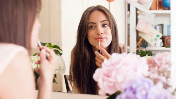 woman applying makeup