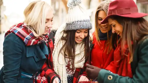 women christmas shopping