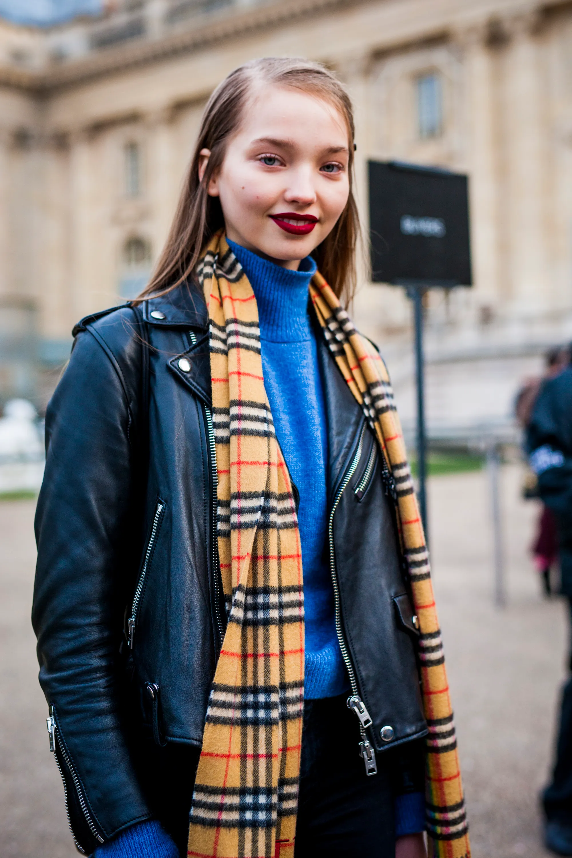Street Style : Paris Fashion Week Womenswear Fall/Winter 2018/2019 : Day Three
