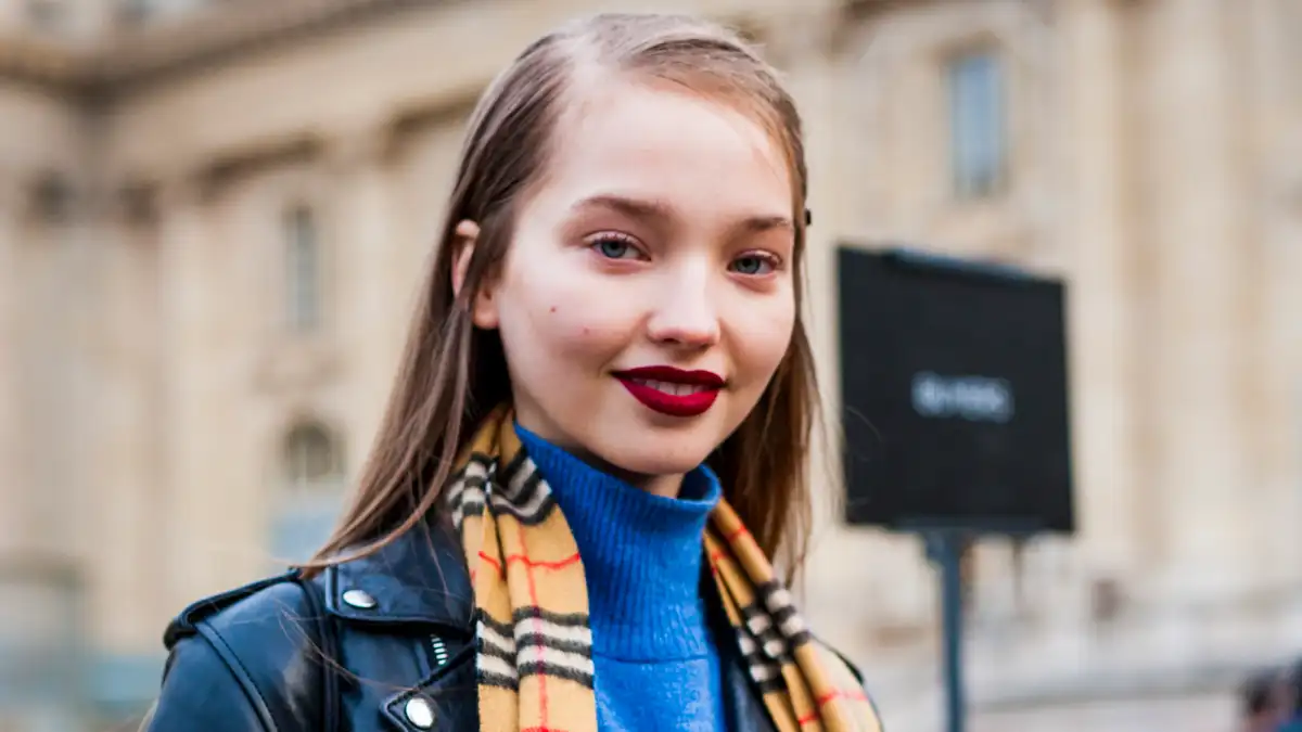 Street Style : Paris Fashion Week Womenswear Fall/Winter 2018/2019 : Day Three