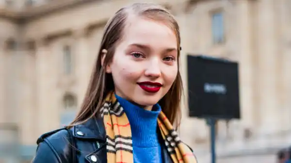 Street Style : Paris Fashion Week Womenswear Fall/Winter 2018/2019 : Day Three