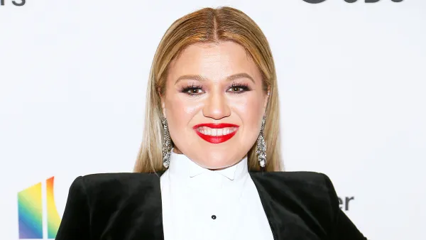 Kelly Clarkson Jokes About Holiday Weight Gain Worth It