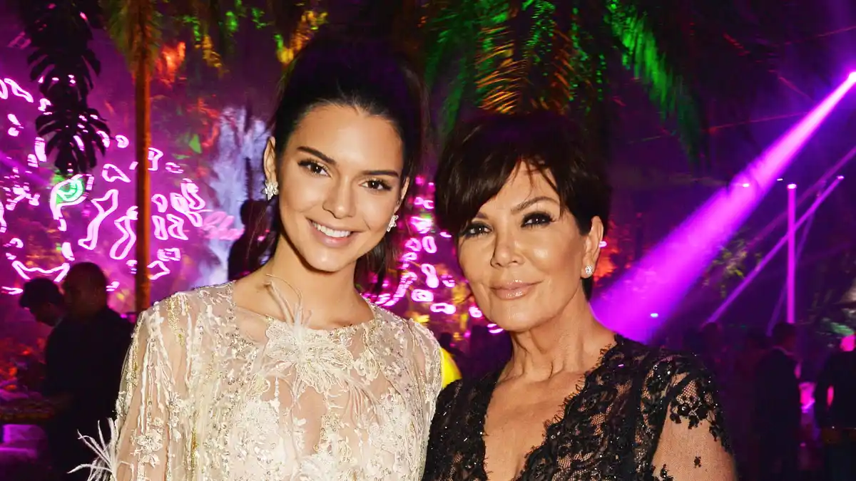 Kendall Jenner Kris Jenner Left Off Of Holiday Card