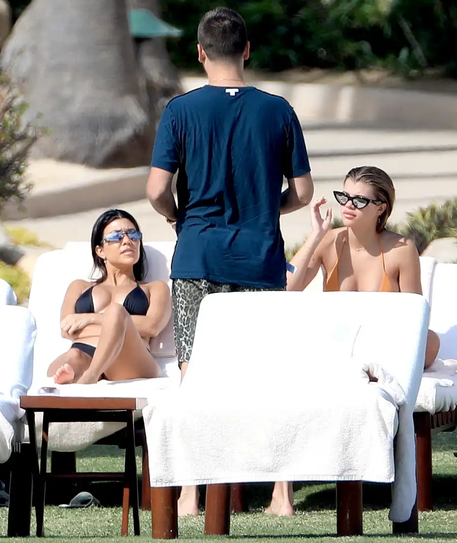 Kourtney-kardashian-beach-vacation-Scott-Disick-girlfriend-Sofia-Richie