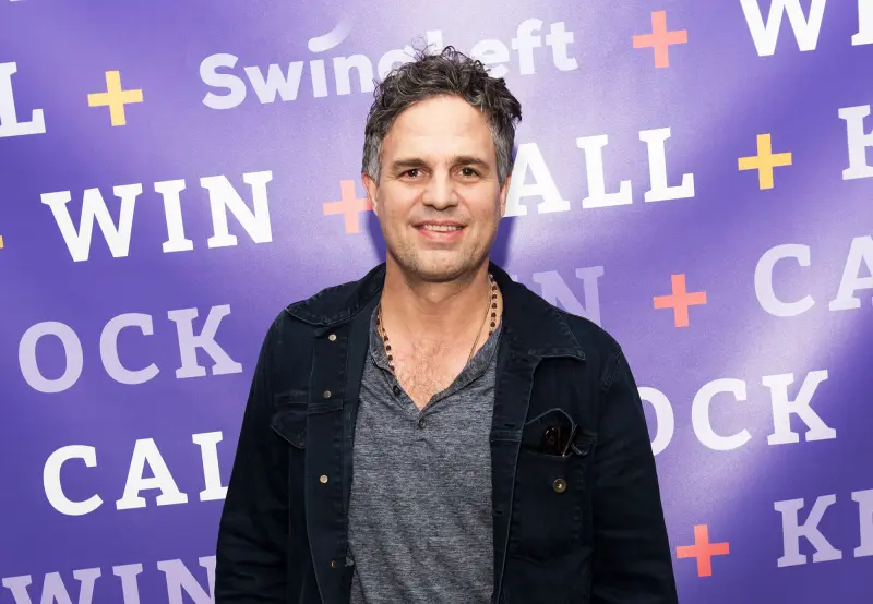 Mark Ruffalo Gives Away $100 Starbucks Gift Card to Encourage Others to Pay it Forward