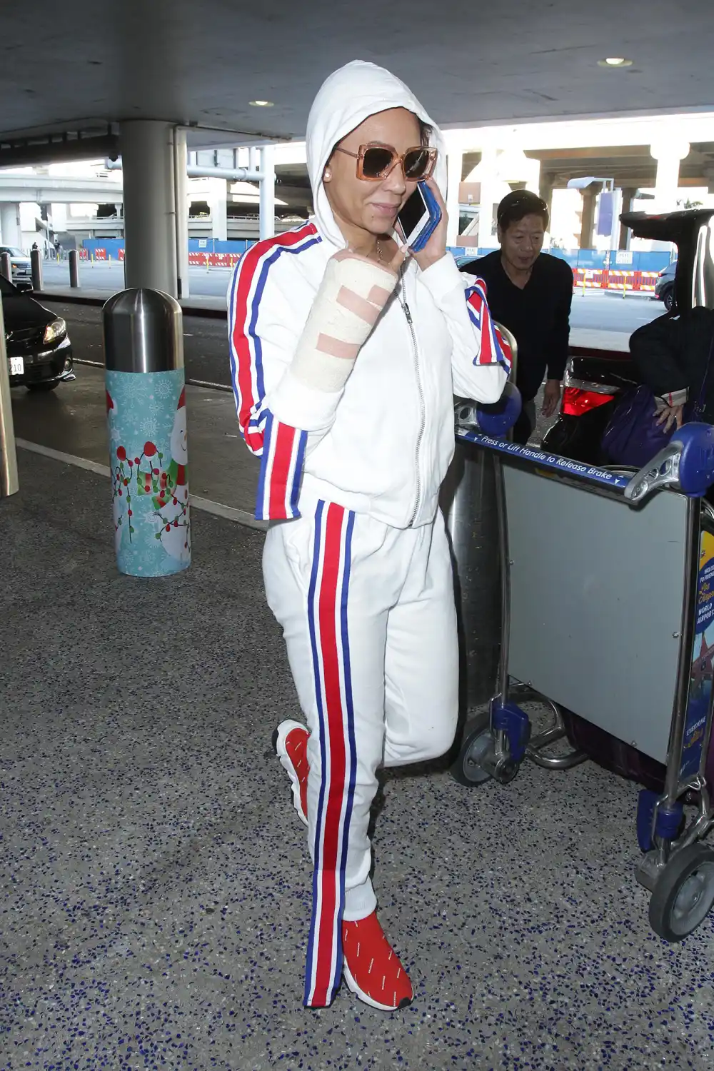 Mel B Bandaged Hand Emergency Surgery