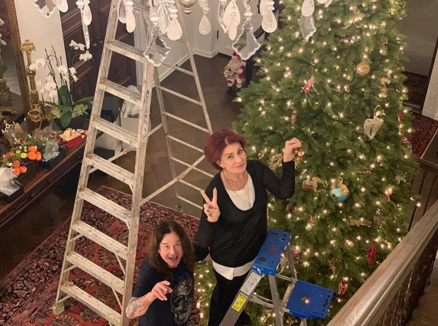 stars go all out with holiday decorations gallery