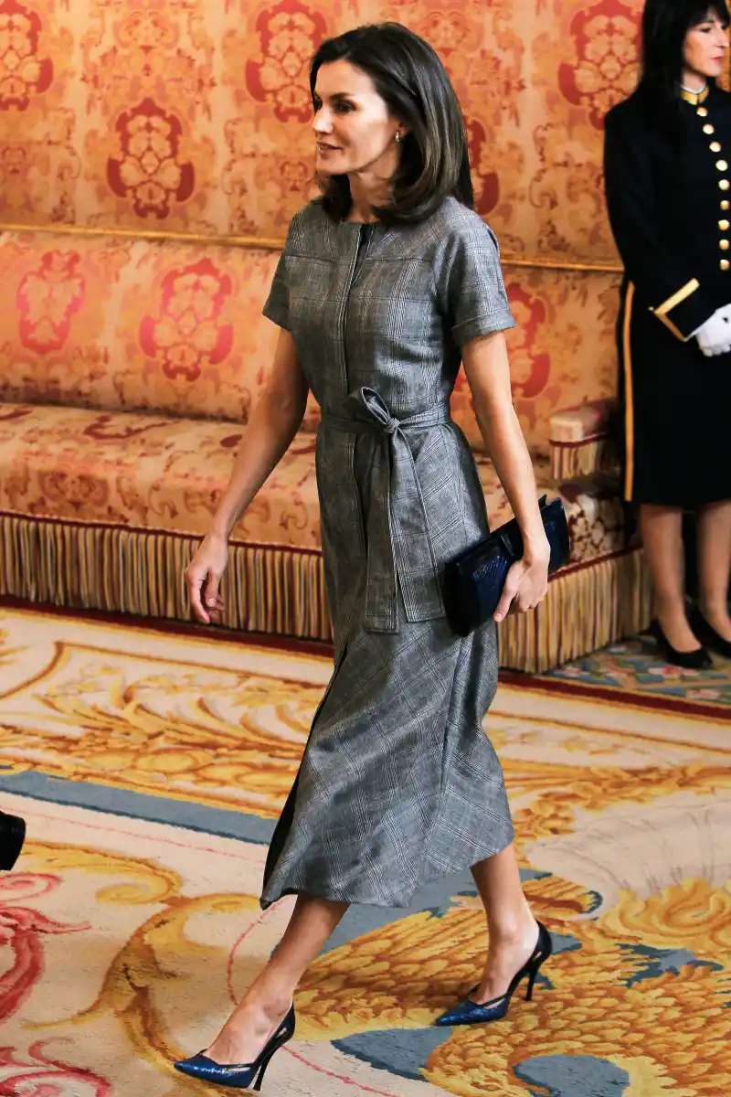 Queen-Letizia-Ortiz-of-Spain-gray-dress-1
