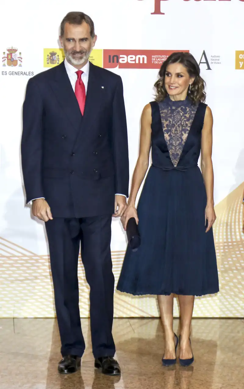 Queen-Letizia-Ortiz-of-Spain-navy-lace-dress