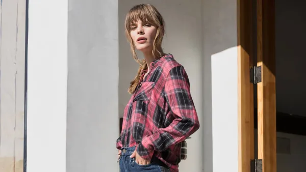 Rails-Hunter-Plaid-Shirt-in-Scarlet-Graphite-White
