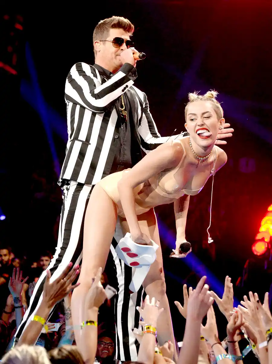 Robin-Thicke-and-Miley-Cyrus-VMAS-2013