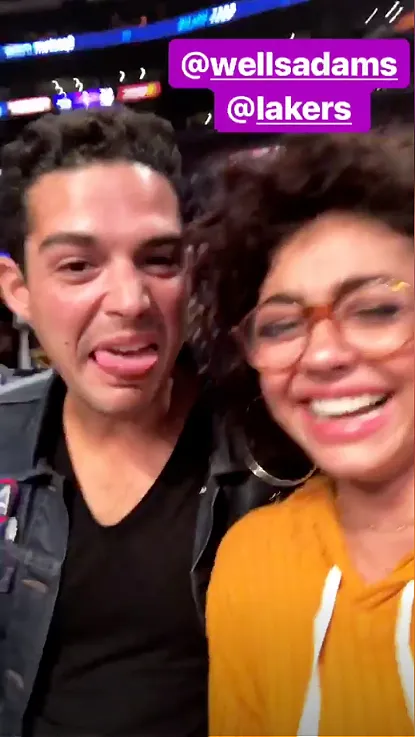 Sarah Hyland Wells Adams Kiss Cam