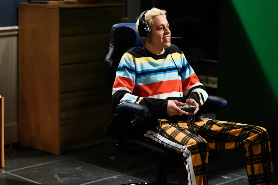 Selena Gomez, Sarah Hyland, Kim Kardashian and More Celebrities Who Took a Break From Social Media