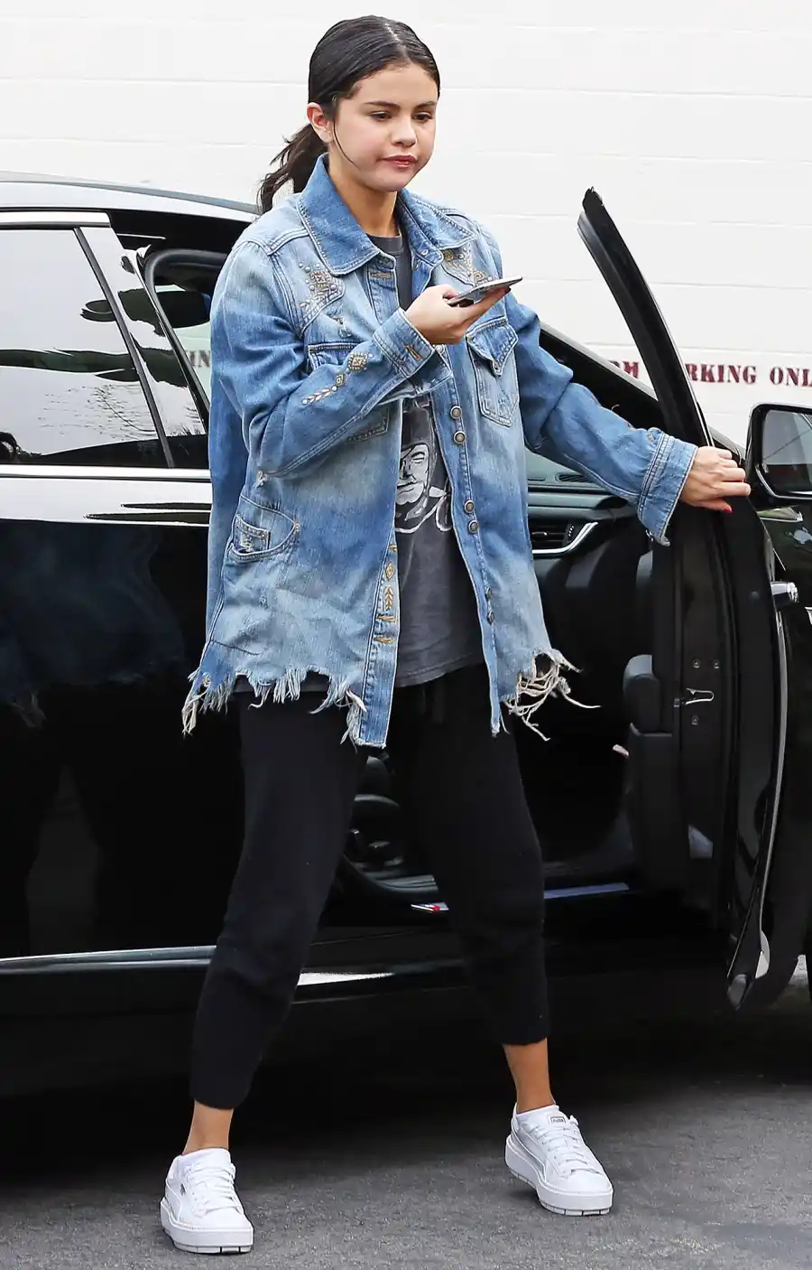 Selena Gomez Steps Out After Rehab Treatment