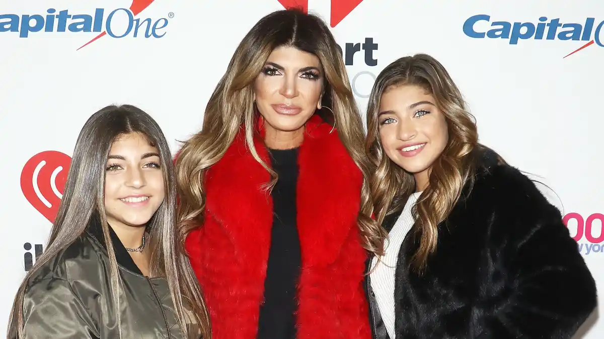 Teresa Giudice Daughters Visit Joe Giudice Prison Christmas