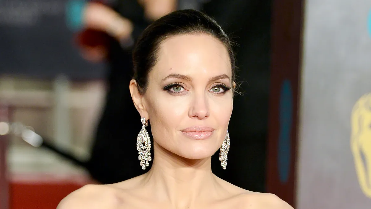 angelina-jolie-violence-children