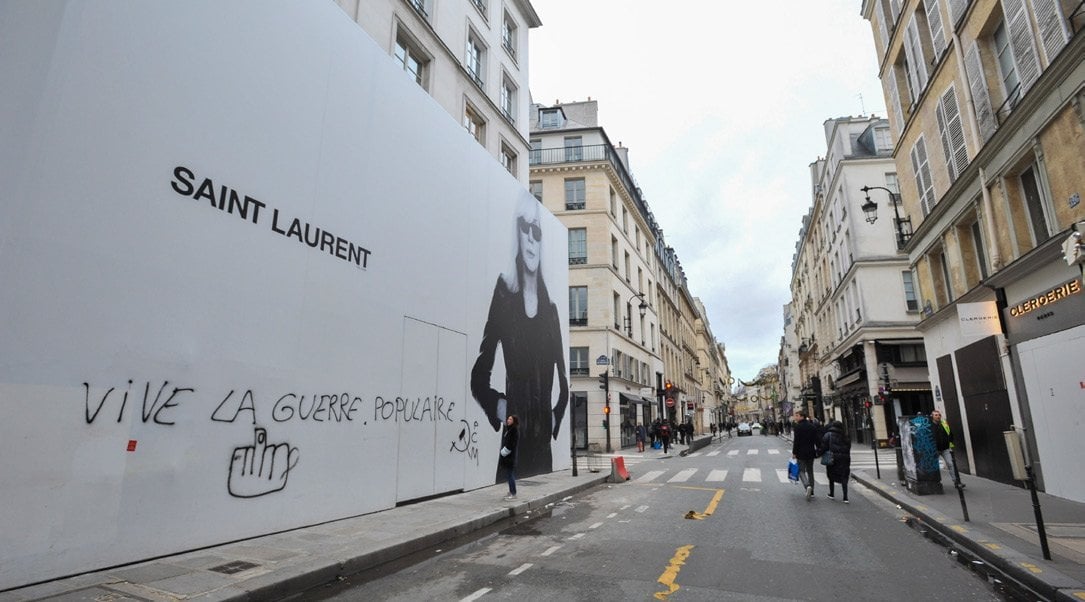 tourism,shopping,protests,holiday,Paris