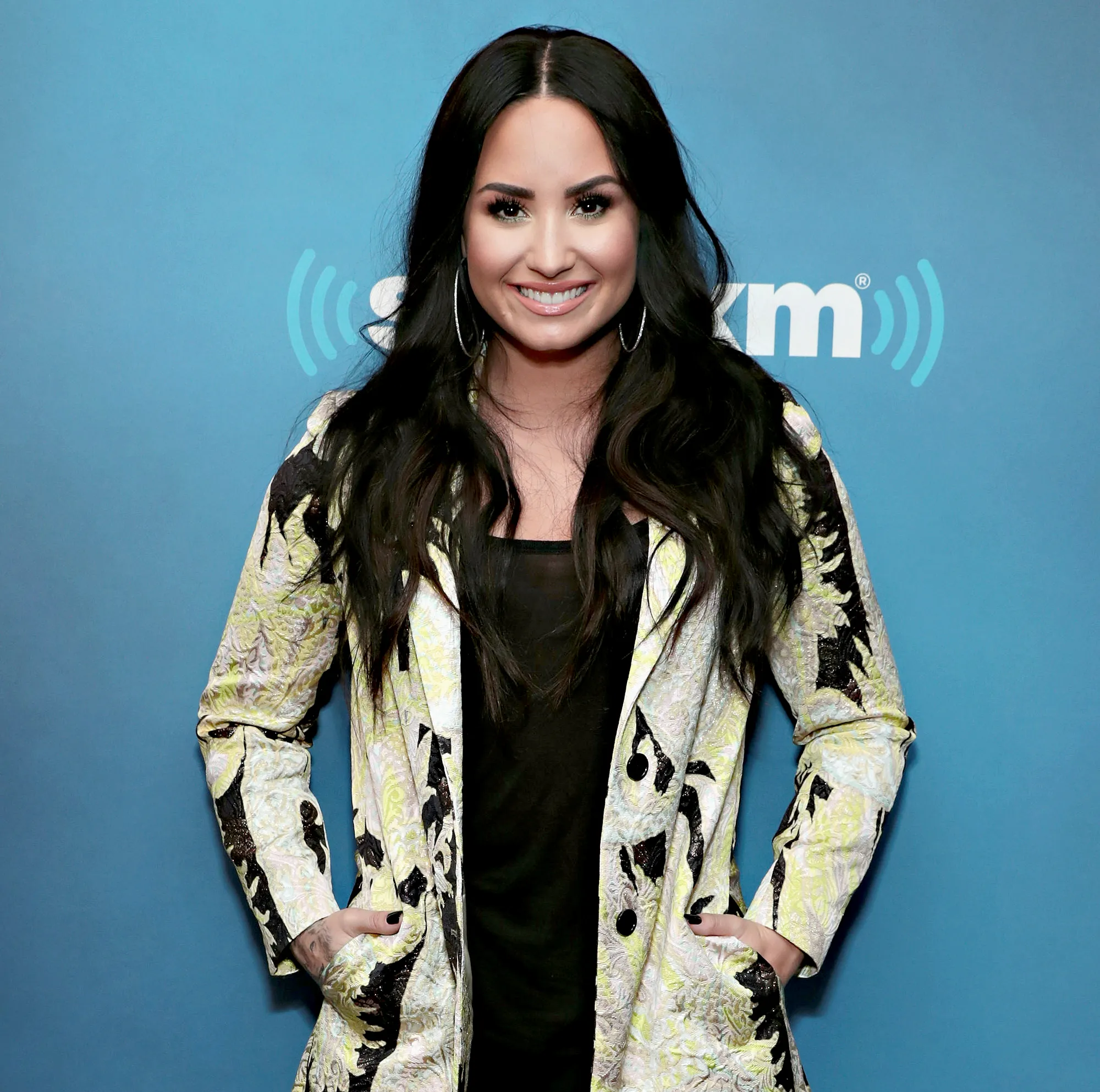 demi-lovato-gingerbread-houses