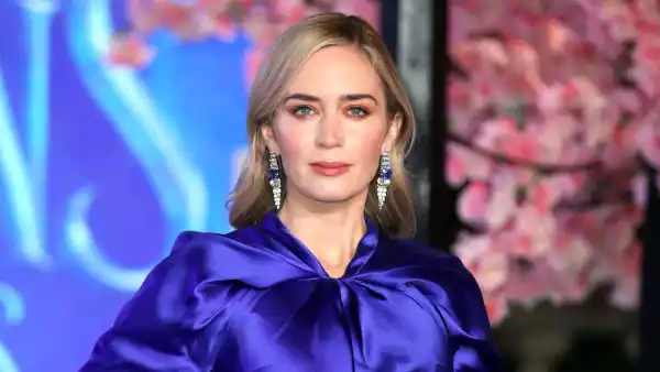 emily-blunt Mary Poppins Returns blue dress