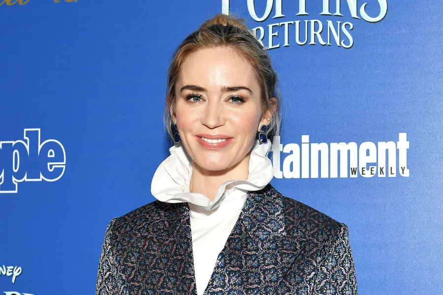 emily-blunt-ruffle-neck-shirt-marry-poppins-premiere