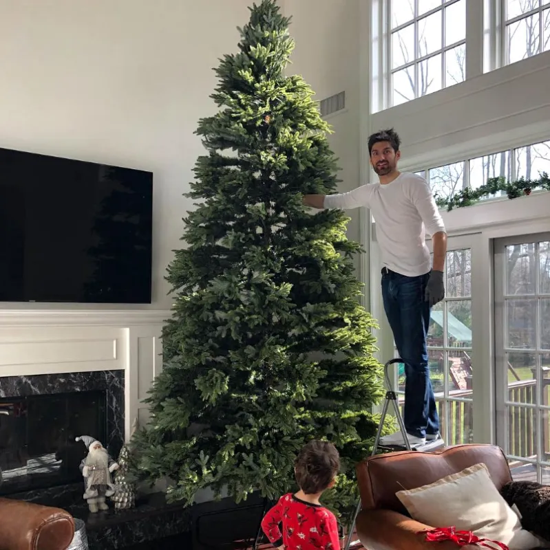 stars go all out with holiday decorations gallery