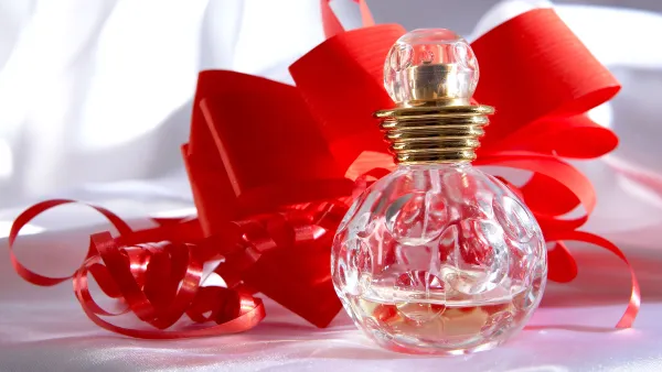 holiday-gift-guide-perfume-fragrance-gift