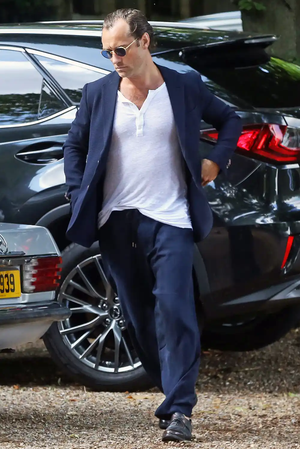 Jude Law Goes Out In Pajamas Forgets He Is Famous