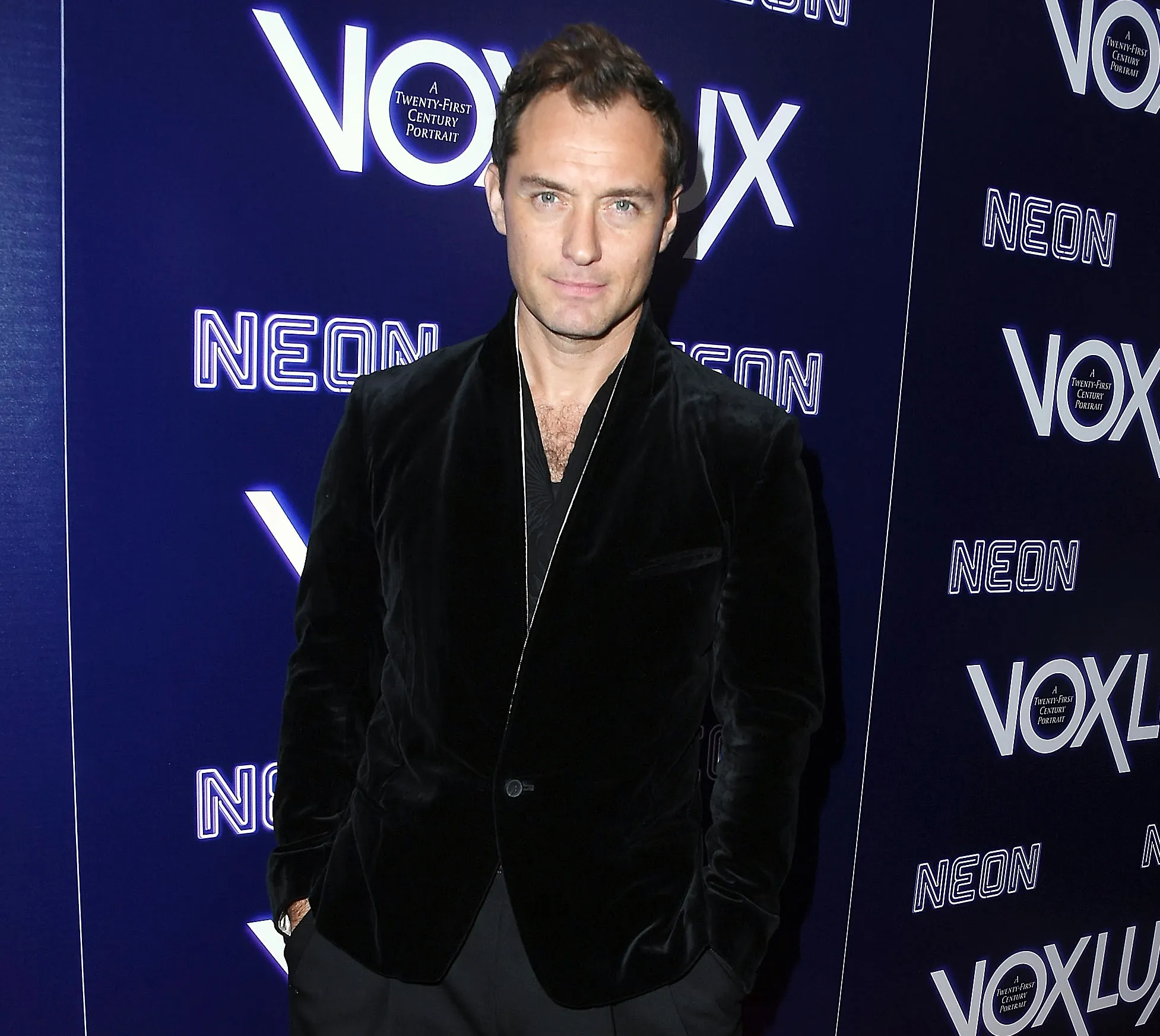 Jude Law Goes Out In Pajamas Forgets He Is Famous