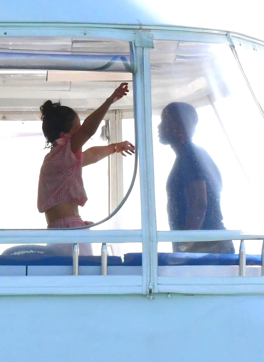 katie holmes jaime foxx bikini boat