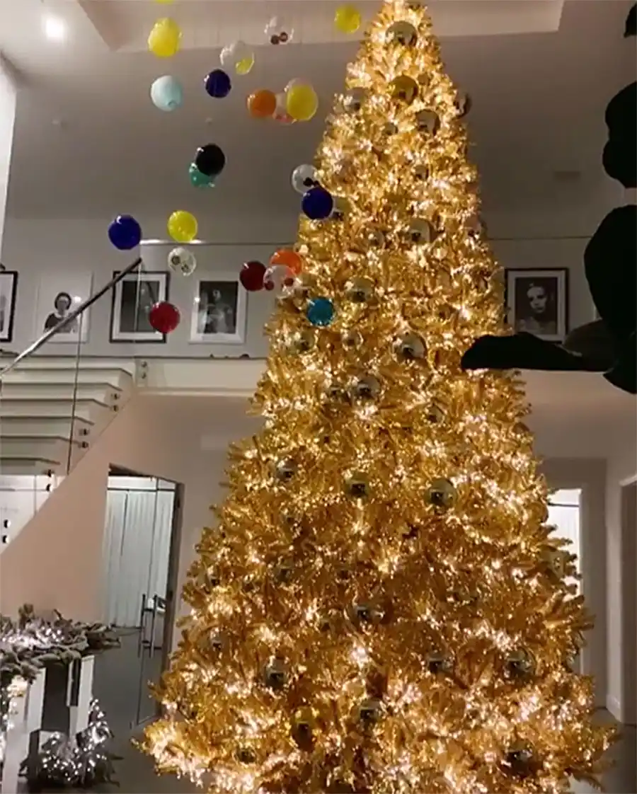 stars go all out with holiday decorations gallery