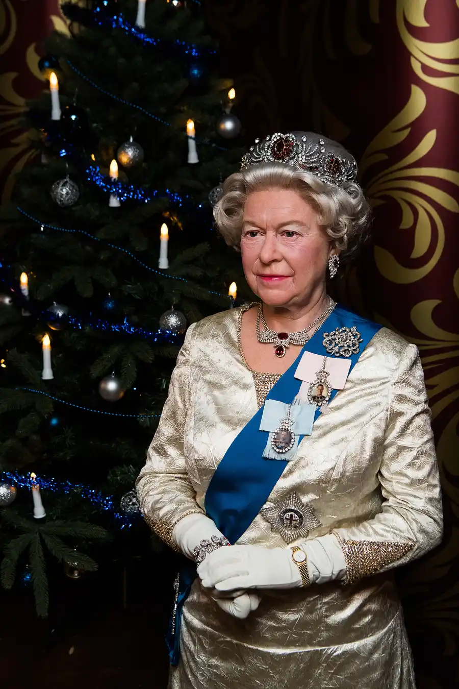 queen-elizabeth-wax-figure