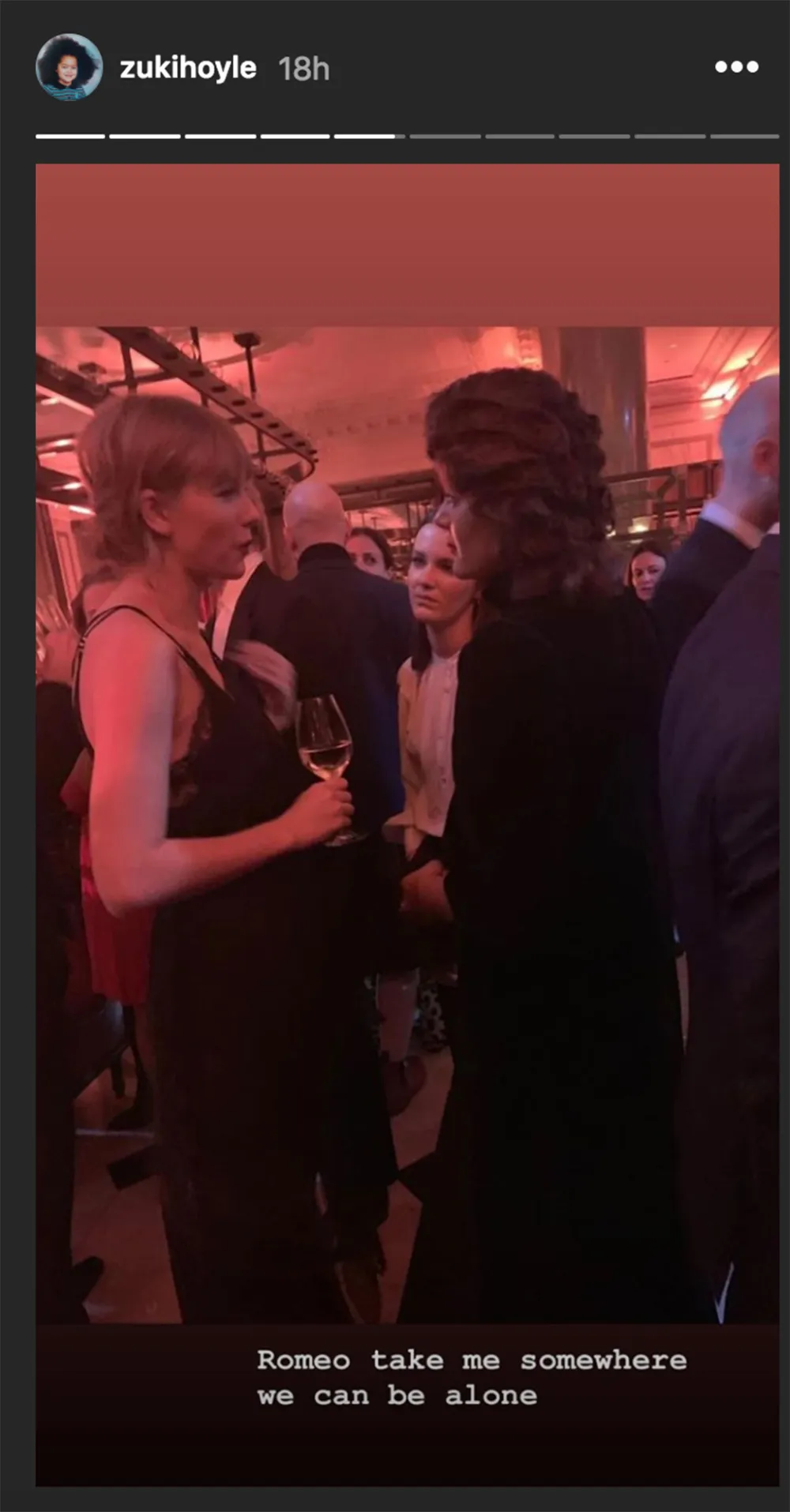 Taylor Swift Quietly Supports Boyfriend Joe Alwyn at &lsquo;Mary, Queen of Scots&rsquo; Movie Premiere