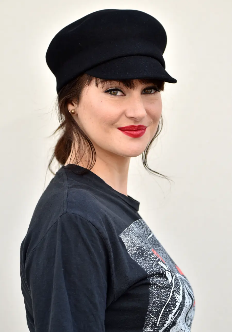 Awkward! Celebrities Who Had Horrible First Kisses