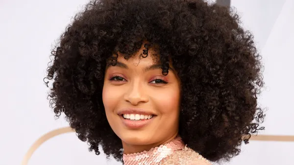 A Behind-the-Scenes Look at Yara Shahidi's Glowing Makeup SAG awards 2019