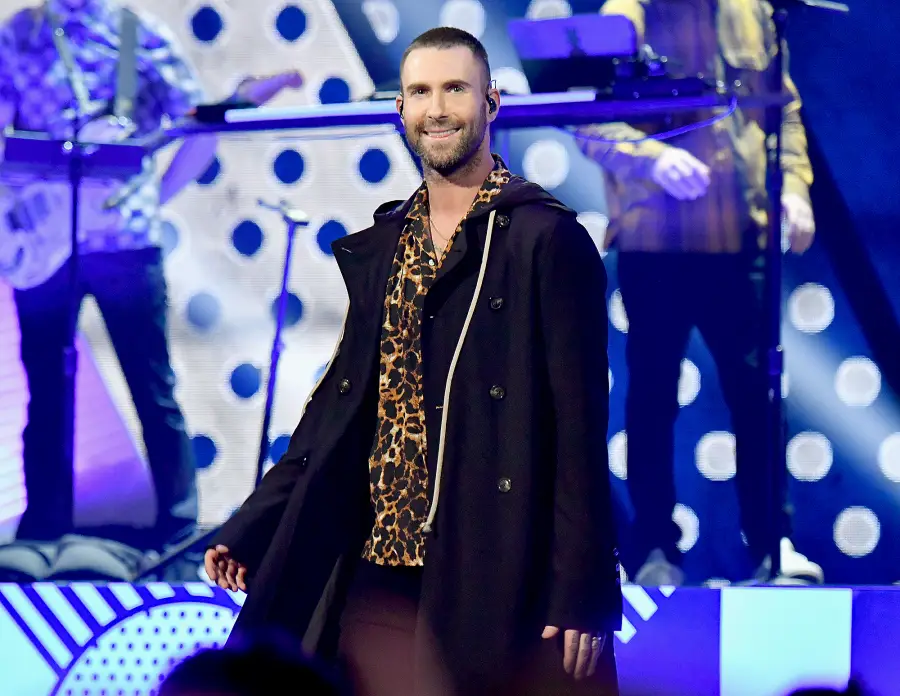 Adam-Levine-Superbowl-Maroon-5
