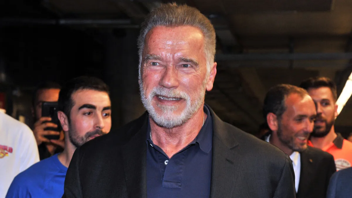 Arnold Schwarzenegger Shows off His Guns Arnold Classic T-Shirt