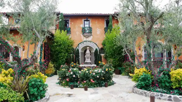 Bachelor-House-Construction-Begins-After-Wildfire