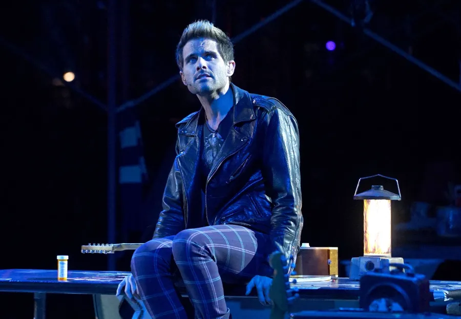 Brennin Hunt Sitting Rent Celeb Injuries Gallery