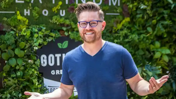 Chef Richard Blais Posts Throwback Photo When He Was 60 Pounds Heavier to Encourage Others to 'Keep Going'