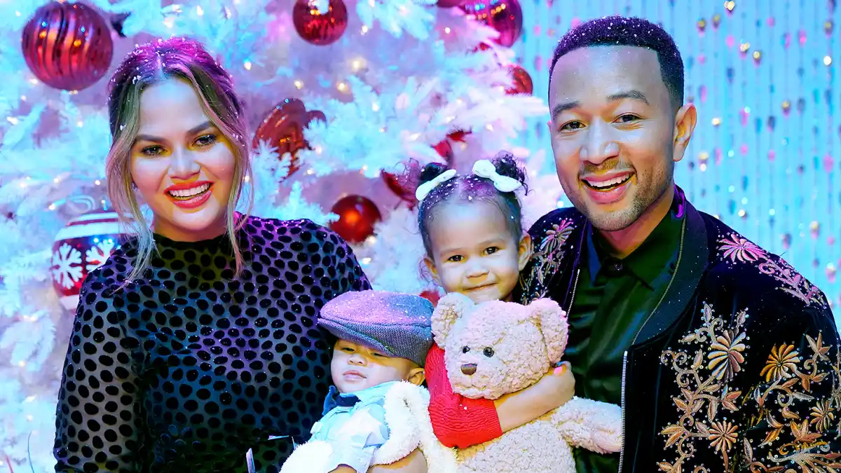 Chrissy-Teigen,-Miles,-Luna,-John-Legend