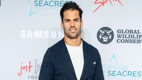 Eric Decker Laughs While Reading Hilarious Comments on His Nearly Naked Instagram Picture