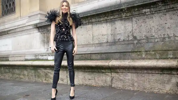 Street Style - Paris Fashion Week - Haute Couture Spring Summer 2020 : Day Two