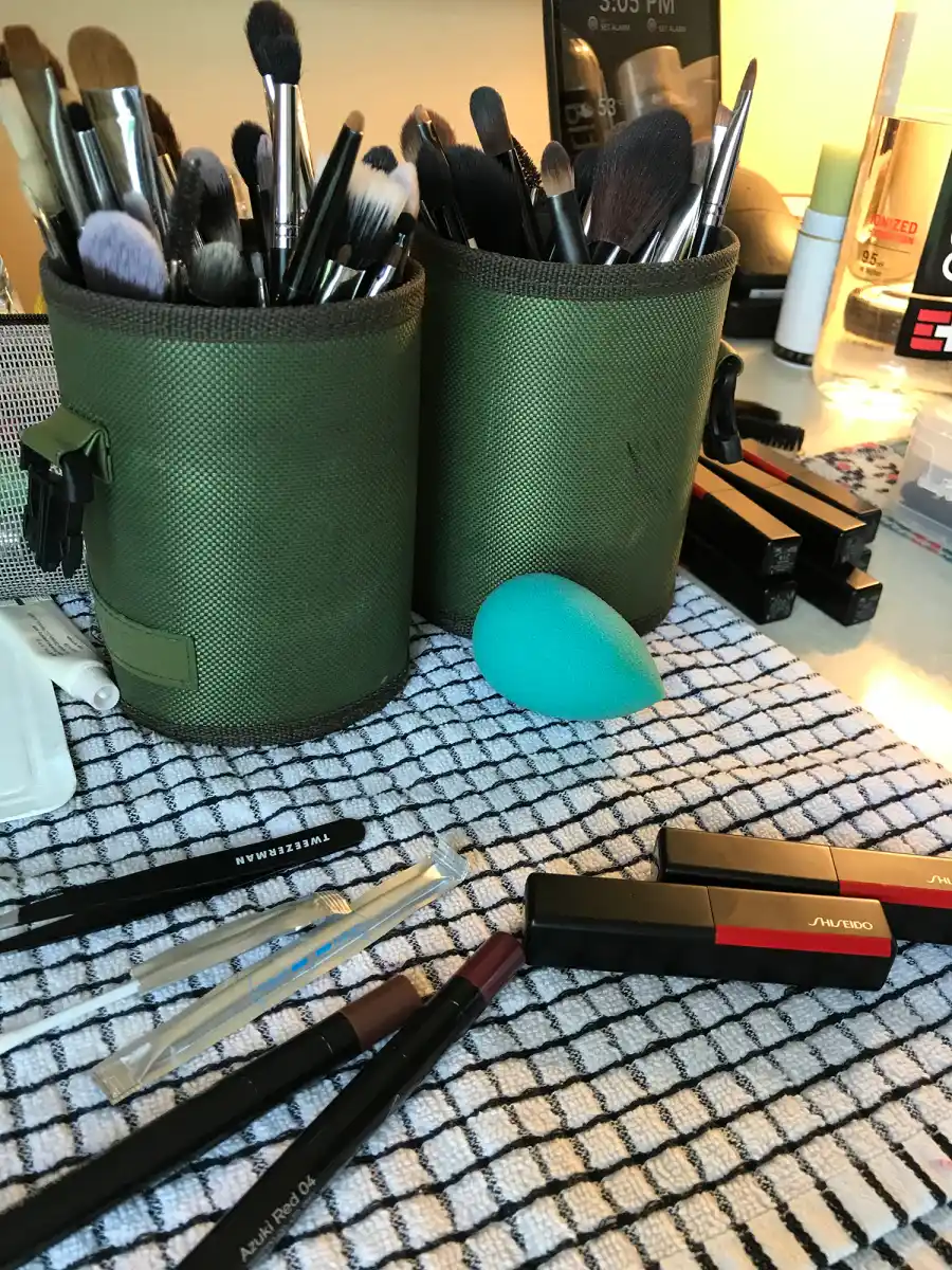 Golden Globes 2019: See Behind-the-Scenes of Constance Wu's Beauty Prep