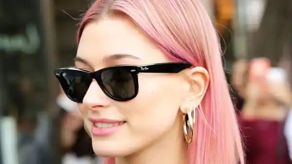 Hailey Baldwin pink hair